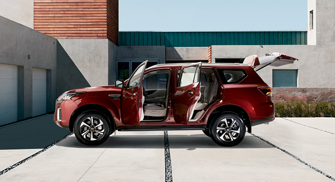 Nissan Terra with open doors